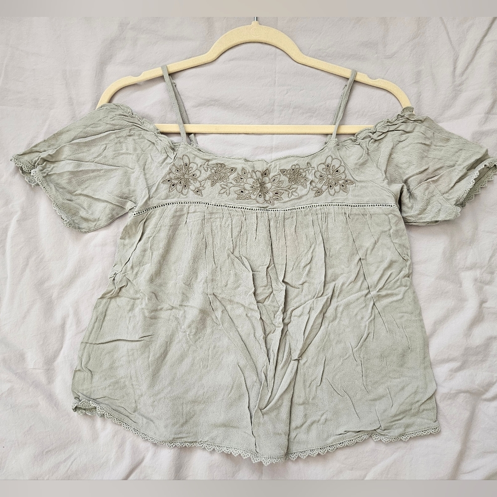 Off the shoulder sleeve embroidered top
